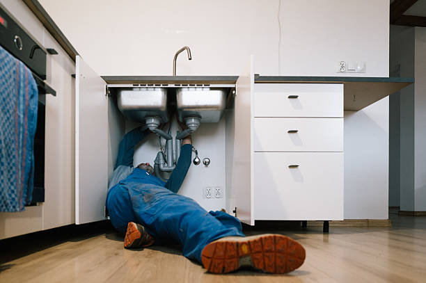 Professional Drain Cleaning technician working in Floyd, NM